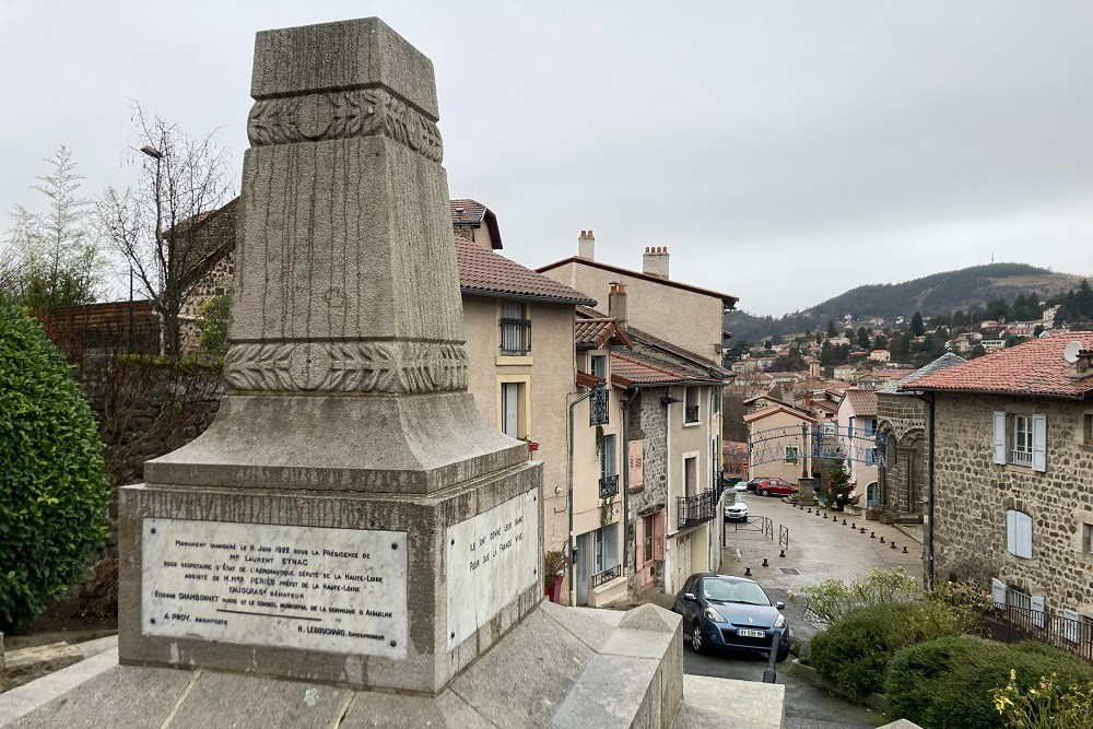 Oorlogsmonument Aiguilhe #4