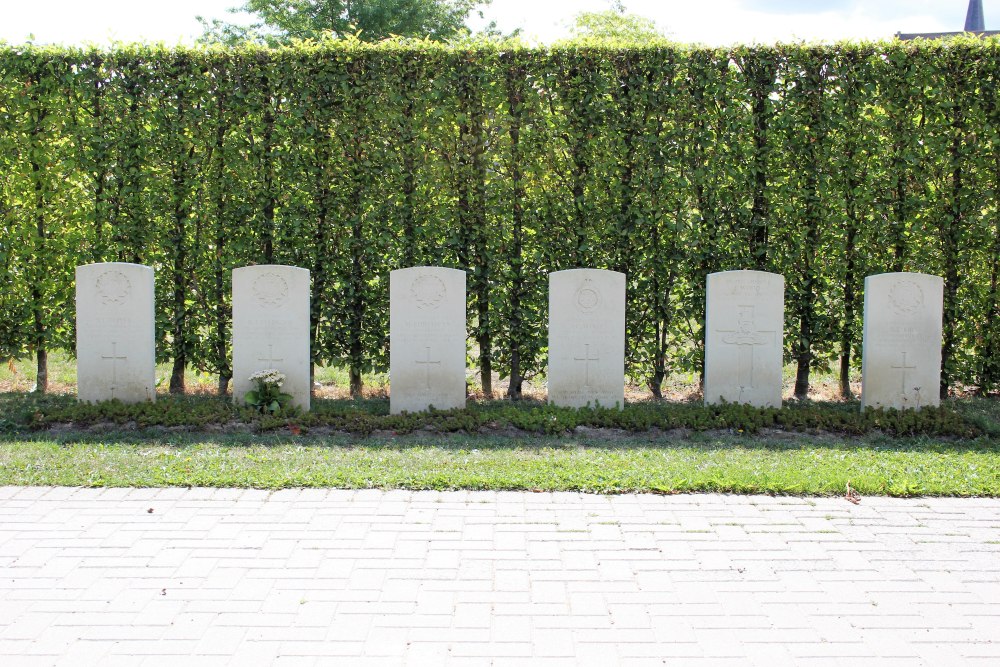 Commonwealth War Graves Zwevegem #2