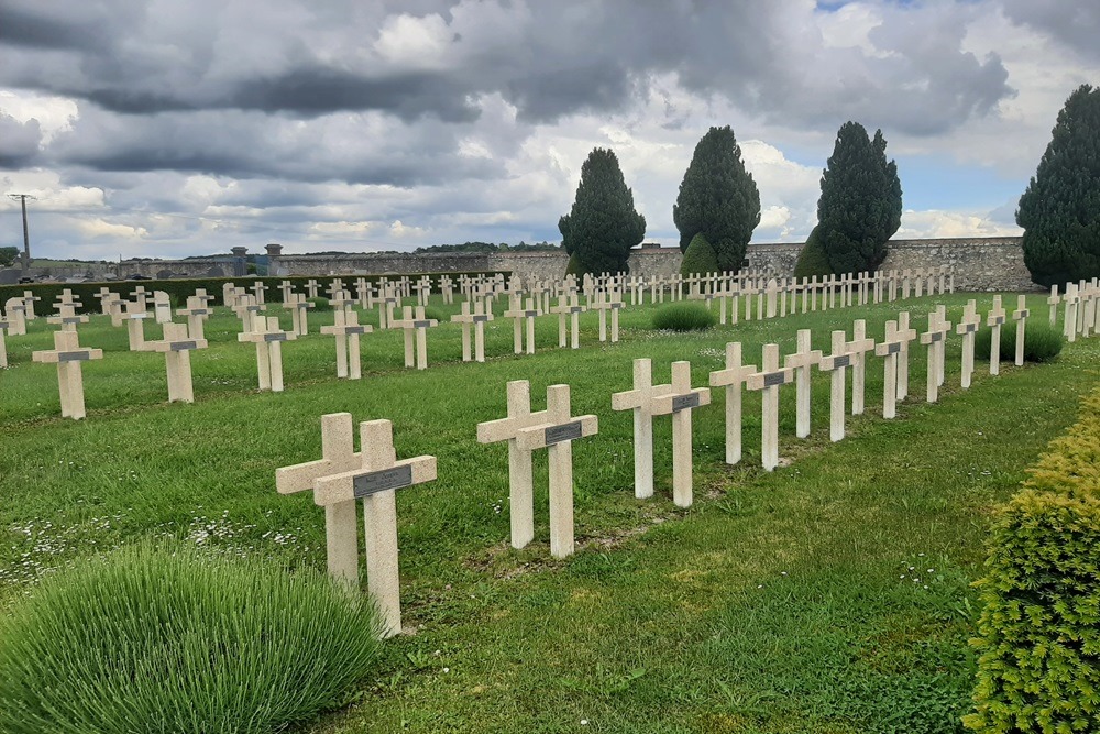 Oorlogsgraven van het Gemenebest Sézanne Franse sectie #2