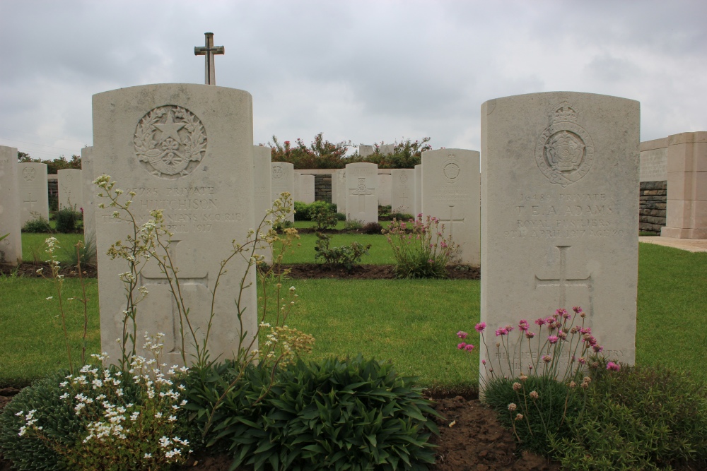 Commonwealth War Cemetery Houdain Lane #5