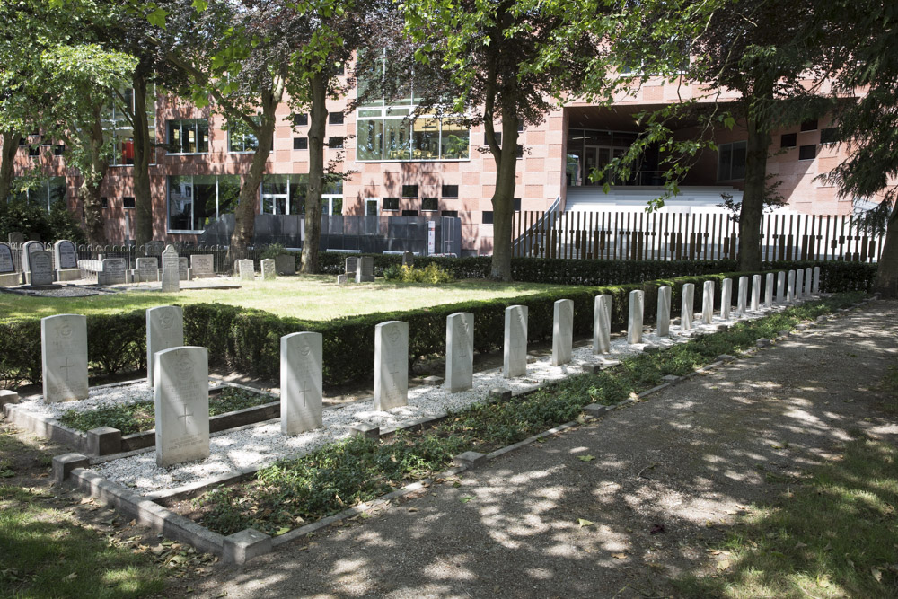 Commonwealth War Graves Old Municipal Cemetery Hardenberg #5