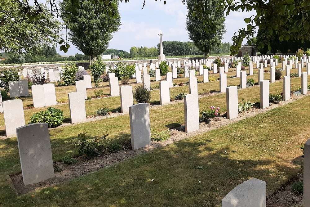 Commonwealth War Cemetery Rue-du-Bacquerot No.1 #1