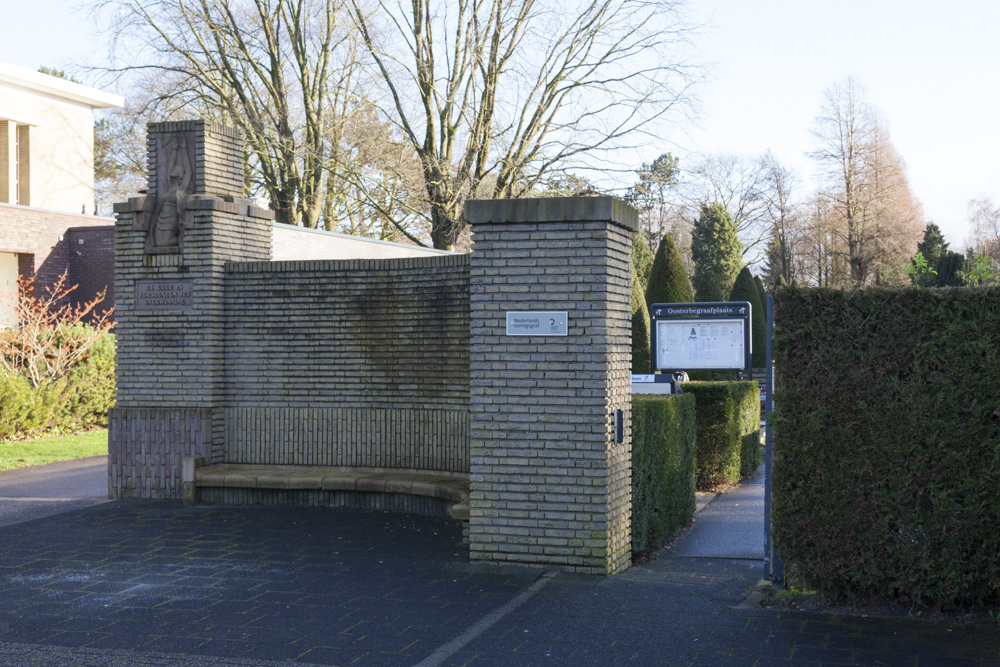 Nederlandse Oorlogsgraven Oosterbegraafplaats Alphen aan den Rijn #4