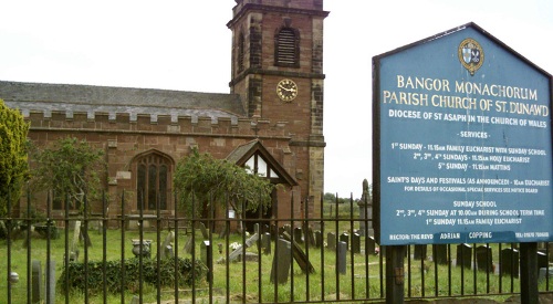 Commonwealth War Graves St Dunawd Churchyard