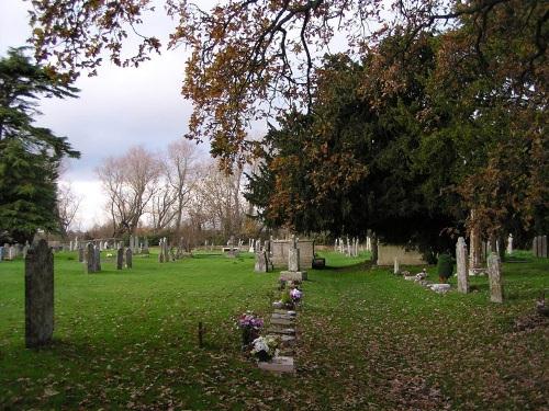 Commonwealth War Graves St Mary Churchyard