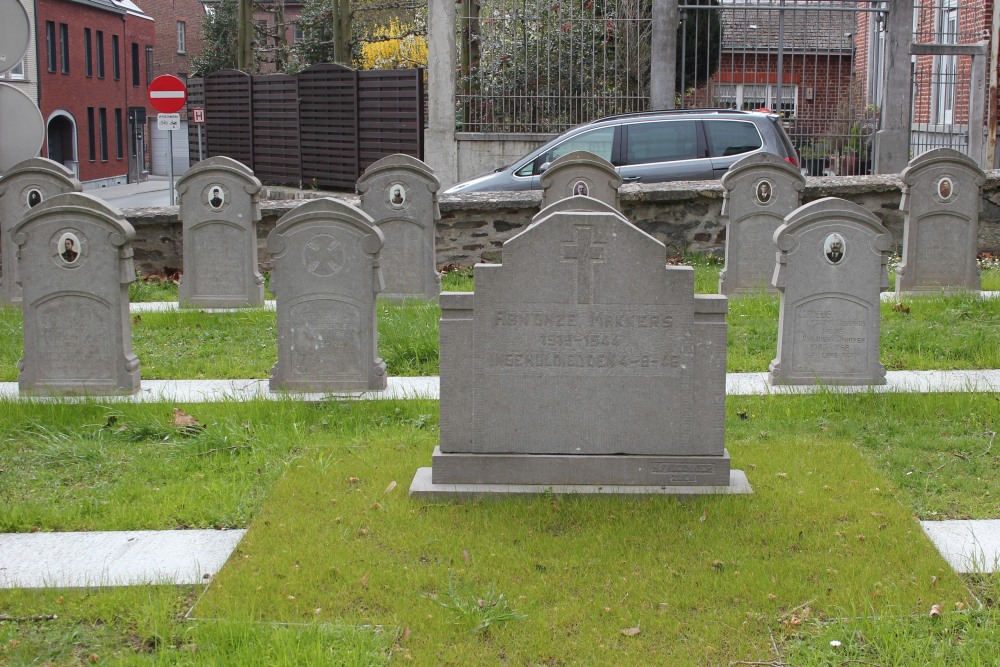 Monument Oudstrijders Sint-Pieters-Leeuw Kerkhof #1