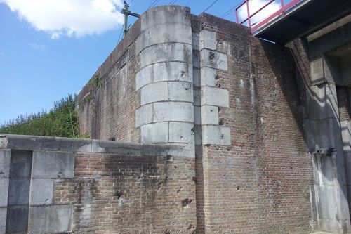 Kogelgaten Spoorbrug Den Bosch
