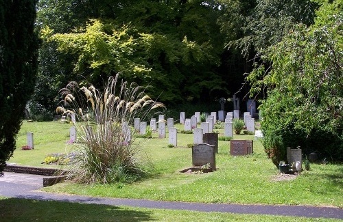 Oorlogsgraven van het Gemenebest St Luke Churchyard #1