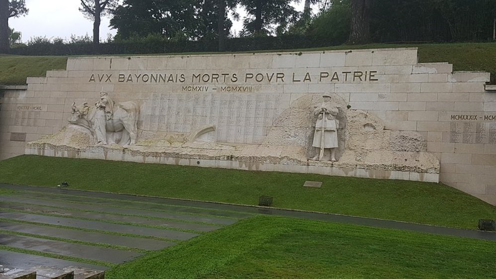 Oorlogsmonument Bayonne #1