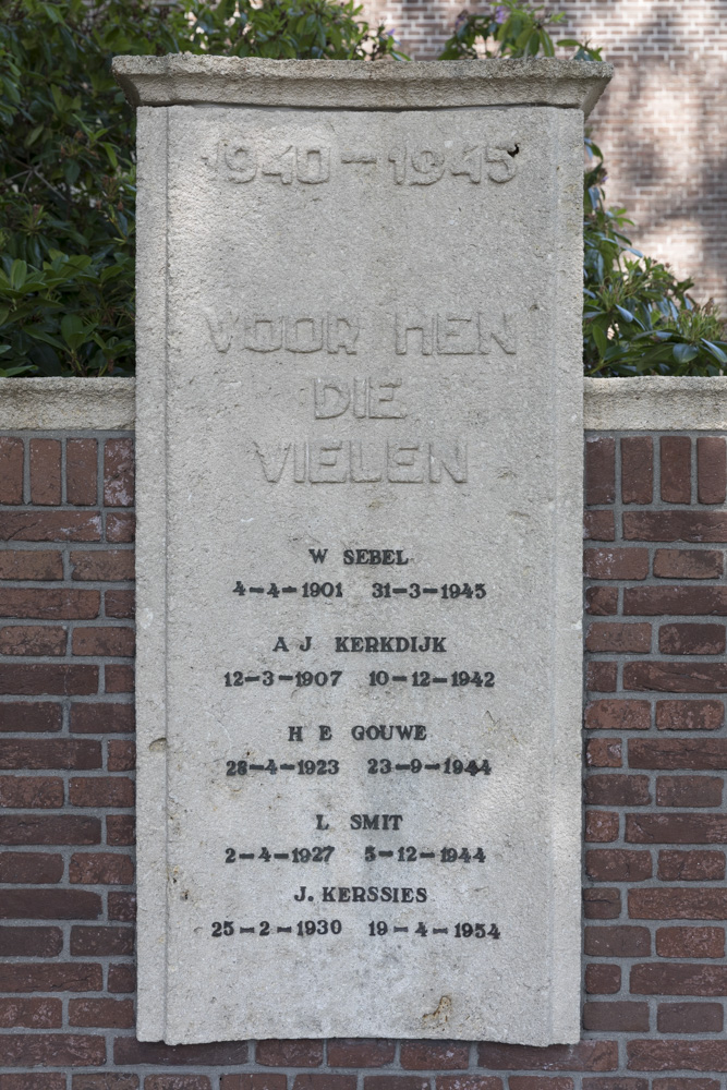 War Memorial Lutten #2