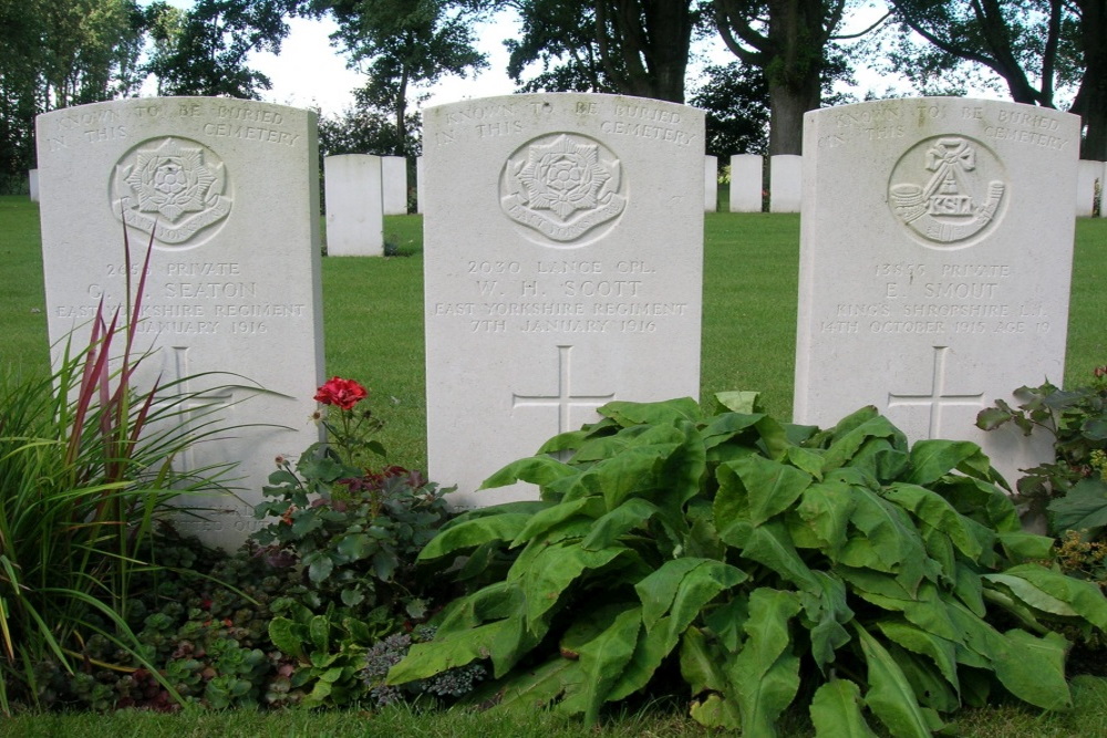 Commonwealth War Cemetery Maple Copse #4