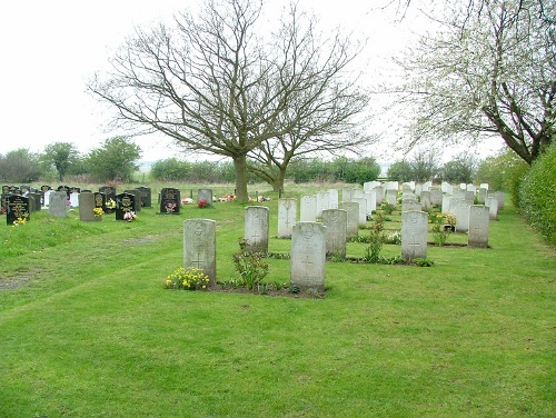 Oorlogsgraven van het Gemenebest Holy Trinity and St Oswalds Churchyard Extension #1