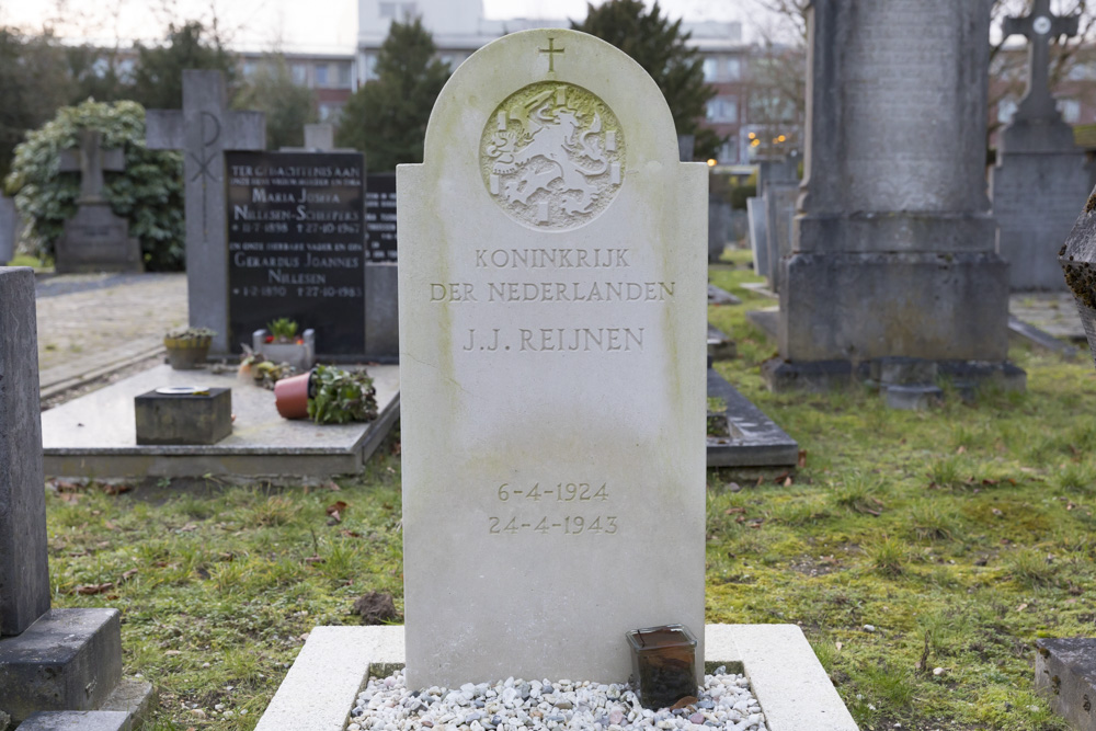Nederlandse Oorlogsgraven Rooms Katholieke Begraafplaats Malden