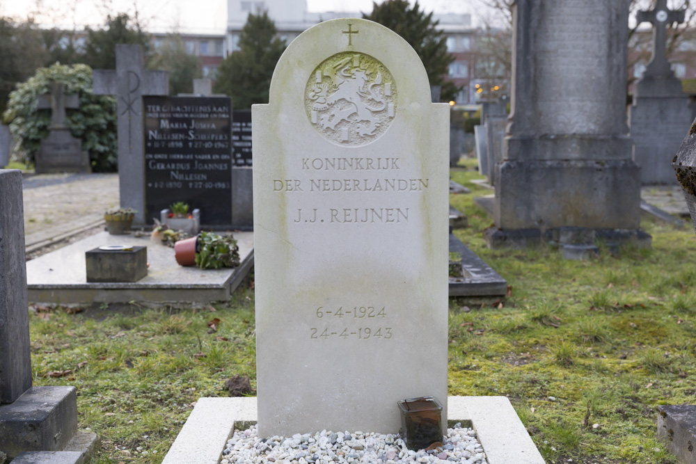 Dutch War Graves Roman Catholic Cemetery Malden