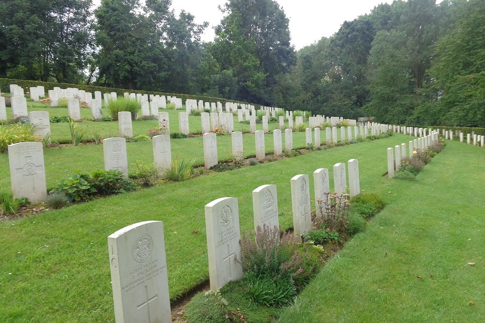 Commonwealth War Cemetery Authuille #3