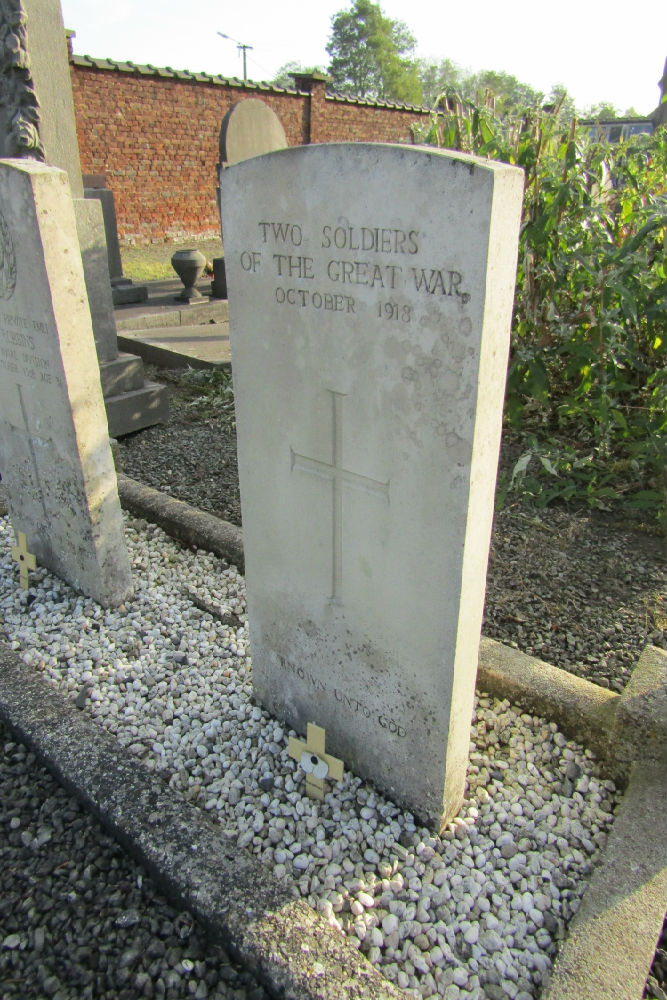 Commonwealth War Graves Hennuyeres #2