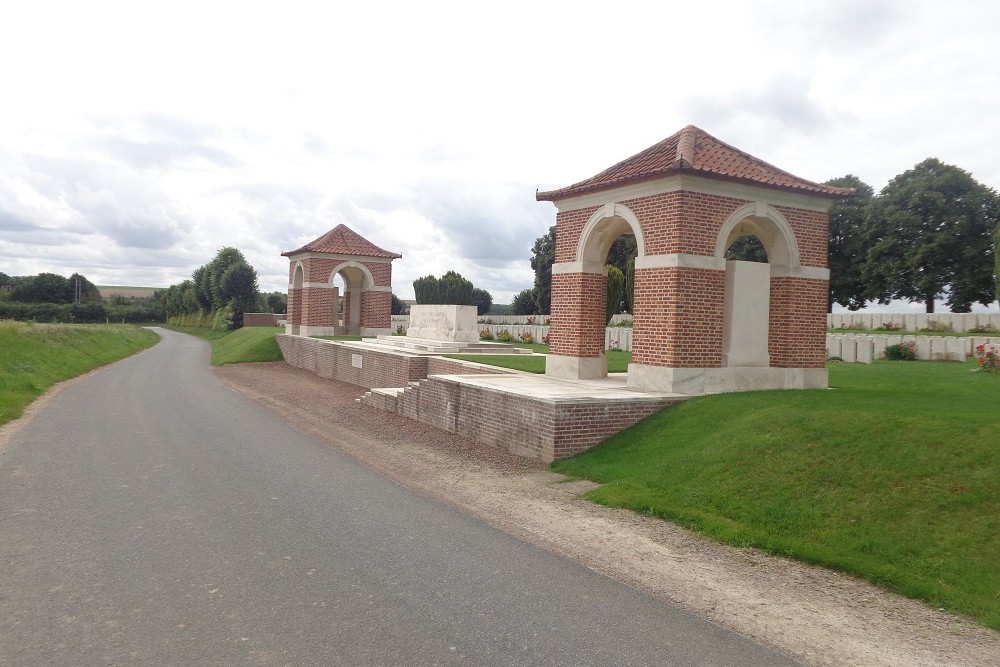 Commonwealth War Graves Dernancourt Extension