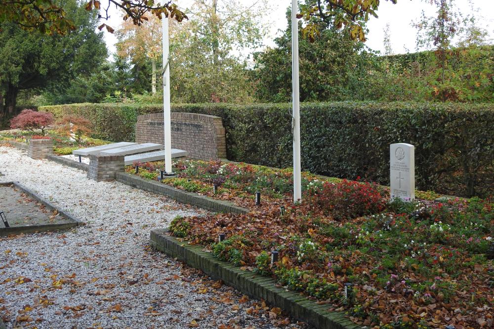 Oorlogsgraven van het Gemenebest Gemeentelijke Begraafplaats Rusthof #1