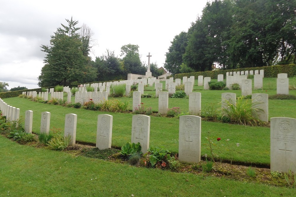 Commonwealth War Cemetery Authuille #1
