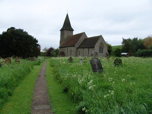 Commonwealth War Grave St Mary and St Radigund Churchyard