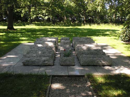 Monument Deportatie Warschau Opstandelingen Concentratiekamp Neuengamme #1