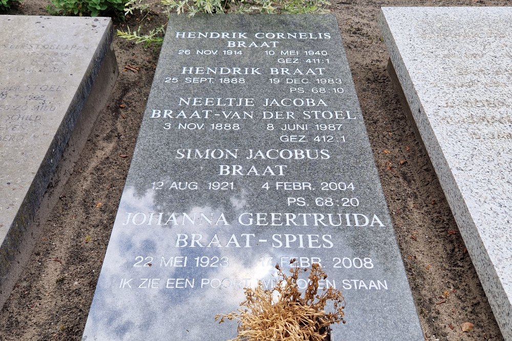 Dutch War Grave Municipal Cemetery Leiderdorp #1