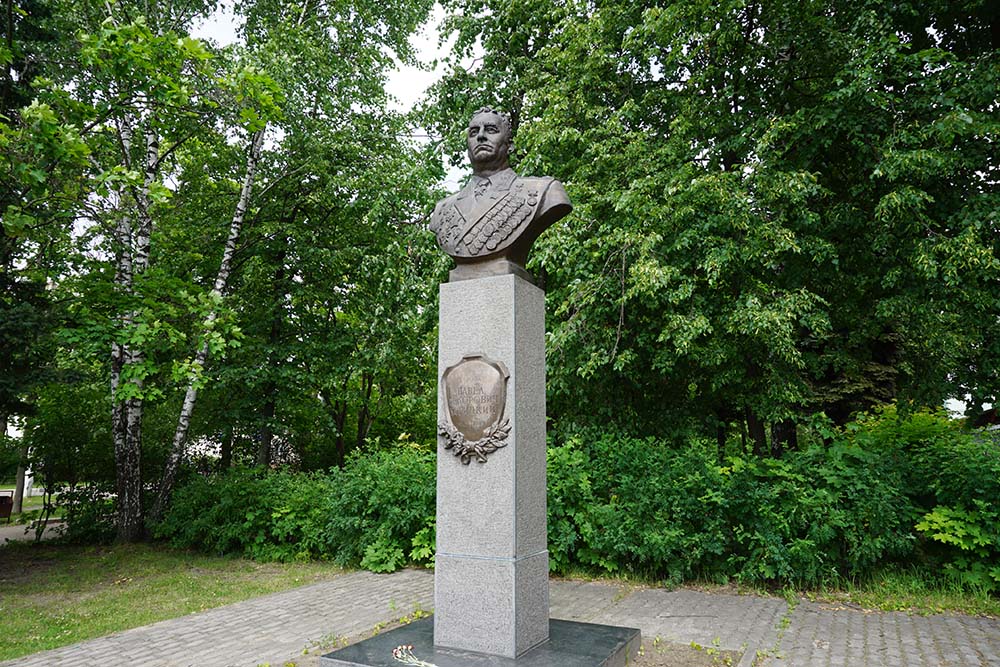 Monument Pavel Batitsky Zarya #1