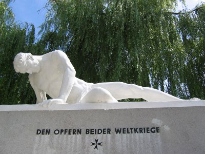 War Memorial Wolkersdorf im Weinviertel #1