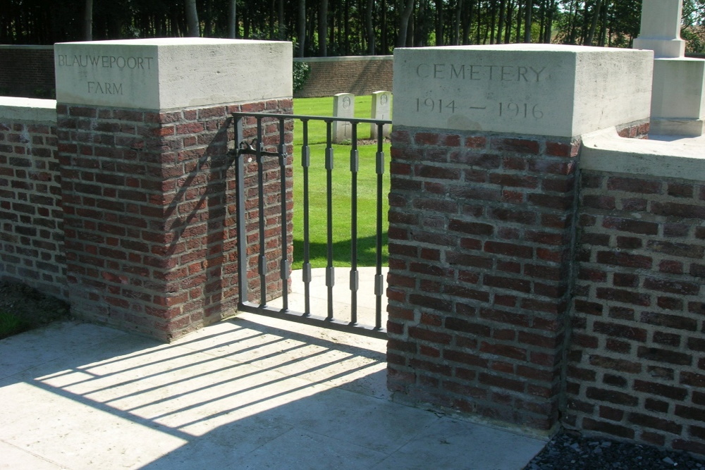 Commonwealth War Cemetery Blauwepoort Farm