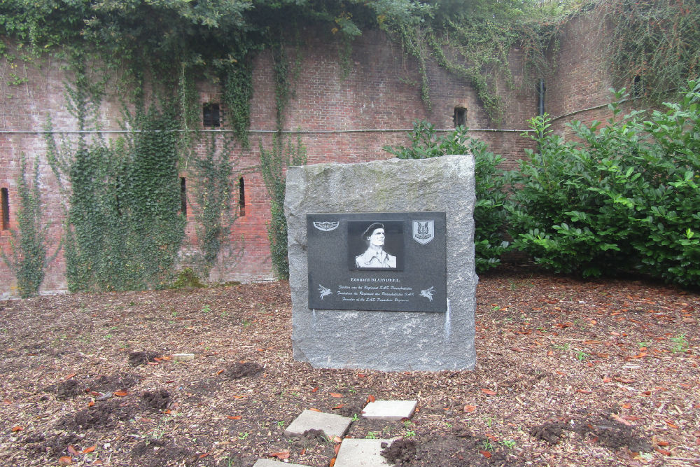 Monument Stichter SAS Edouard Blondeel #1