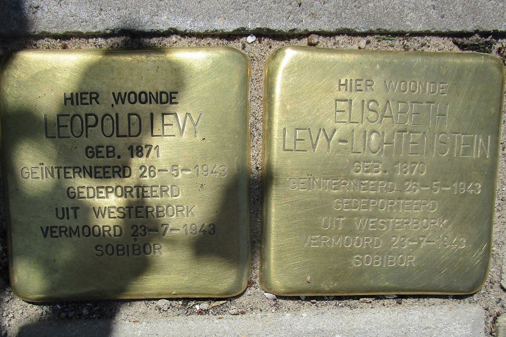 Stolpersteine Margaretha van Borsselenlaan 33