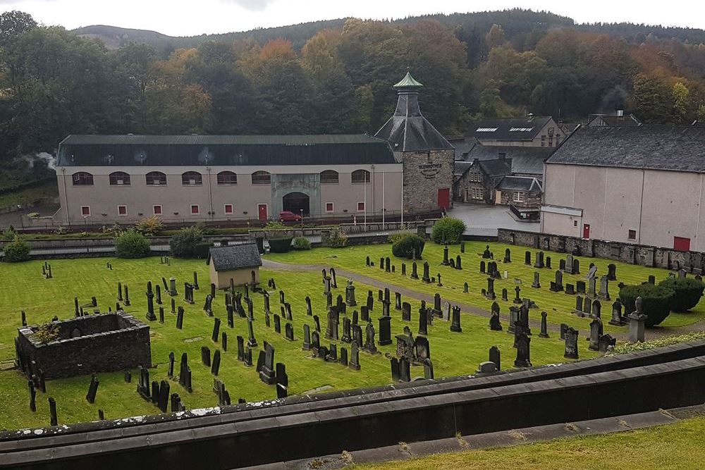 Commonwealth War Graves Rothes Old Churchyard