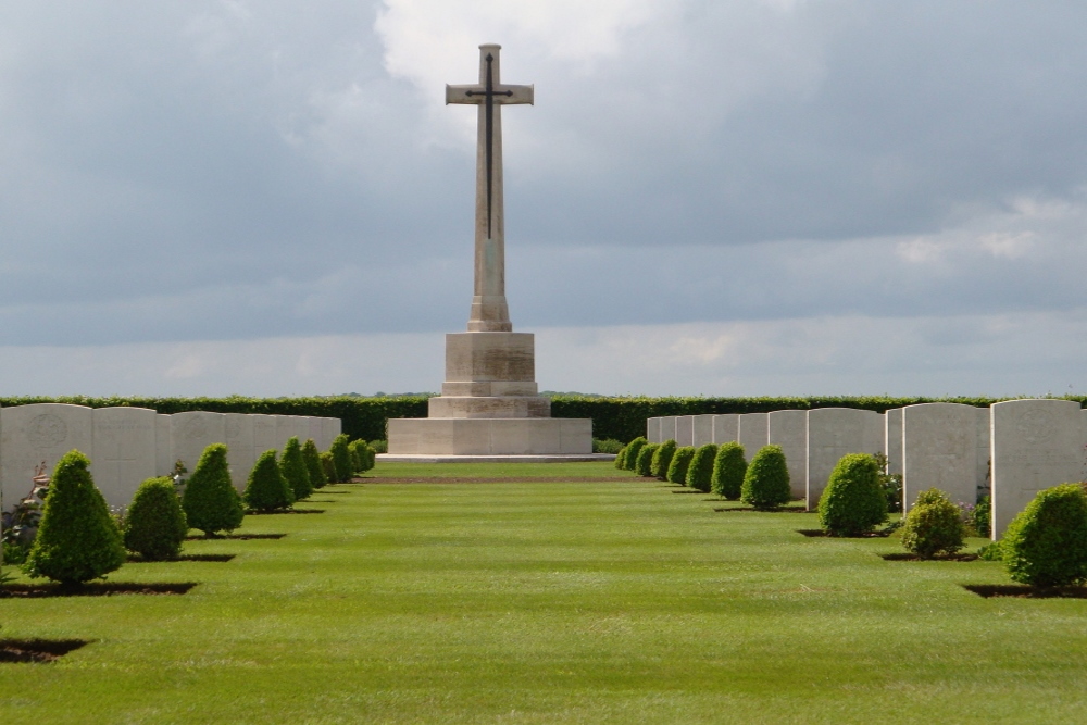 Commonwealth War Cemetery Caterpillar Valley #2