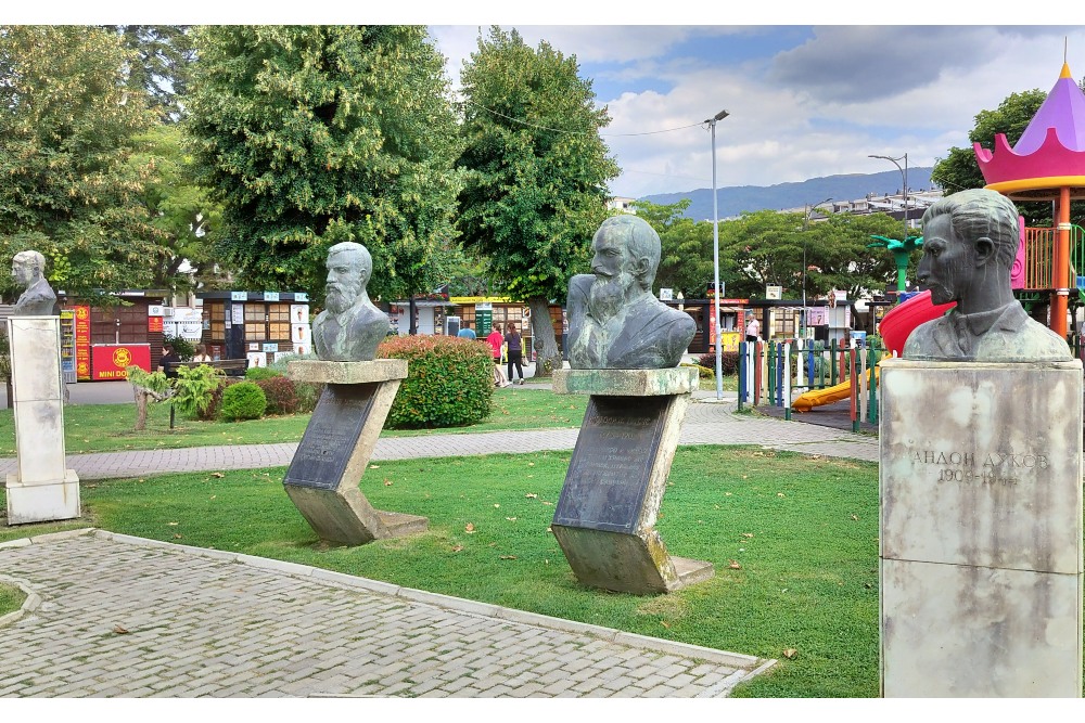 Busts Andin Dukov & Spas Bandzov #3