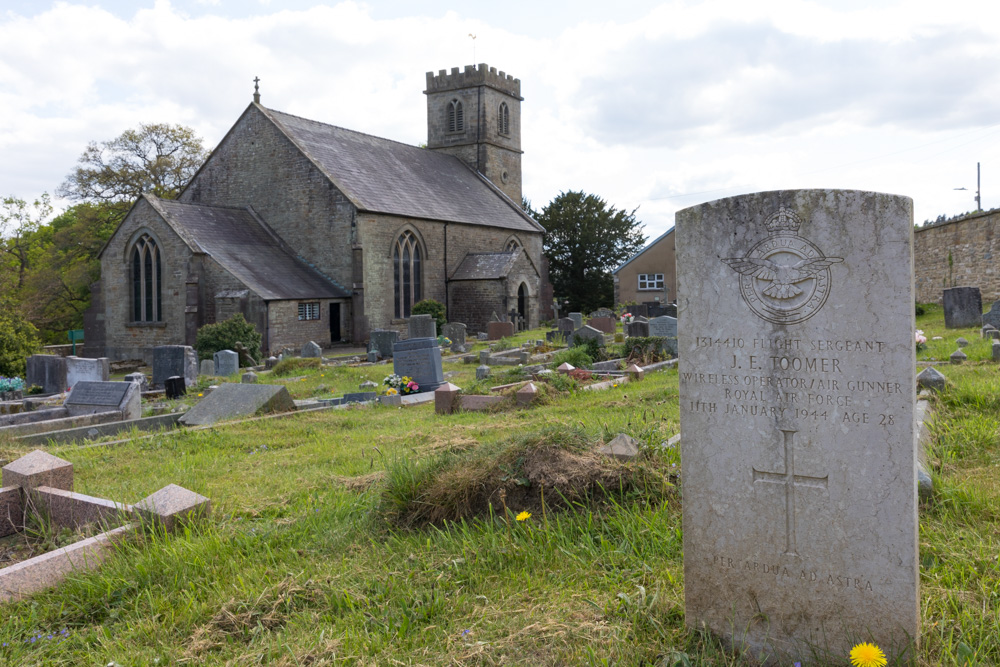 Oorlogsgraven van het Gemenebest Holy Trinity Churchyard