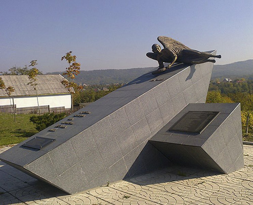 Oorlogsmonument Zavydovo #1