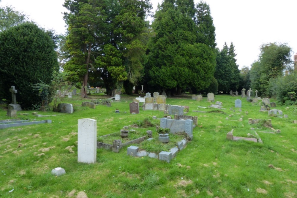 Commonwealth War Graves St. John the Baptist New Churchyard