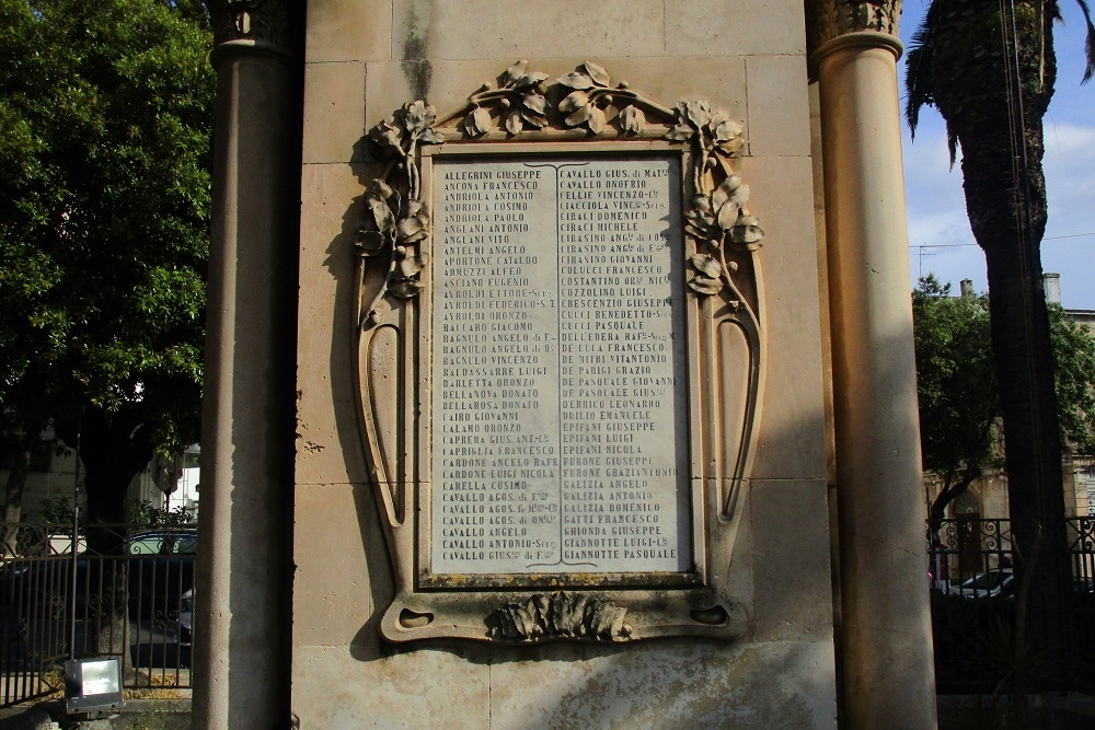 Oorlogsmonument Ostuni #4