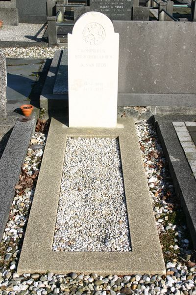 Dutch War Grave Veelerveen #2