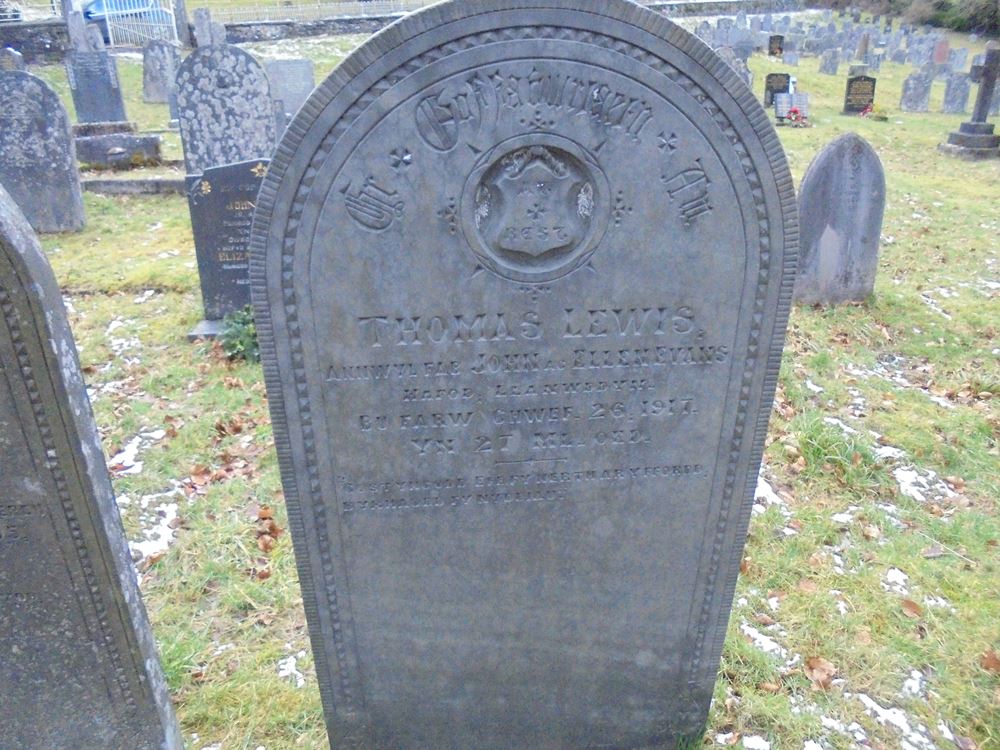 Commonwealth War Grave St. Wddyn Churchyard