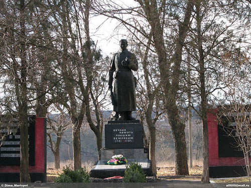 Mass Grave Russian Soldiers & War Memorial