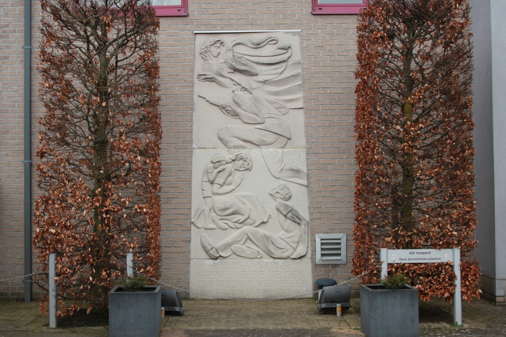 War Memorial Buggenhout #1