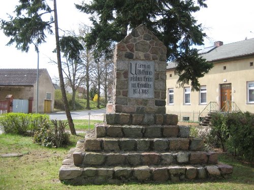 Oorlogsmonument Klausdorf #1