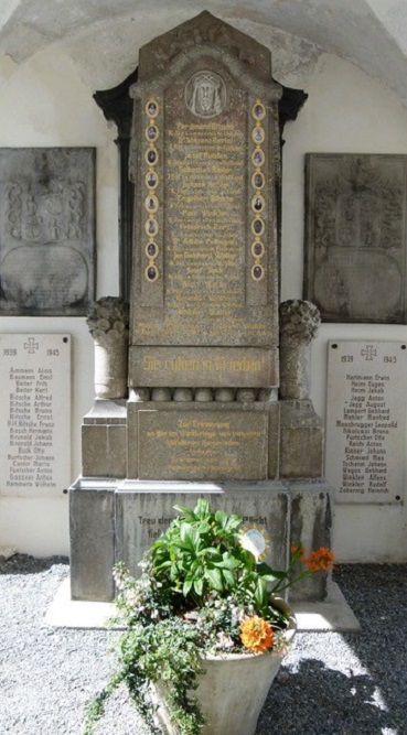 War Memorial Thringen #2