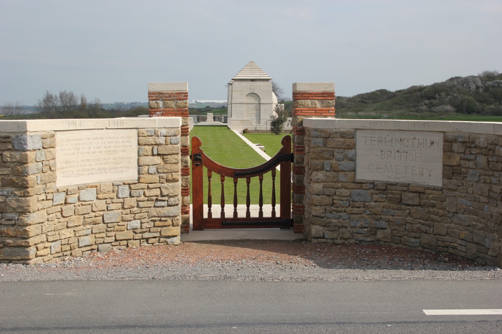 Commonwealth War Cemetery Terlincthun #1