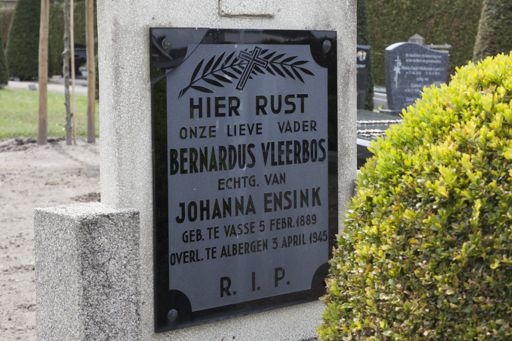 Dutch War Graves Roman Catholic Cemetery Albergen #1