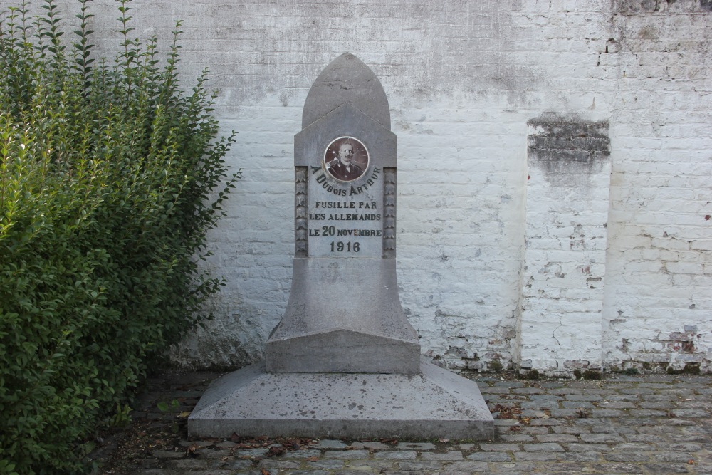 Monument Arthur Dubois #1