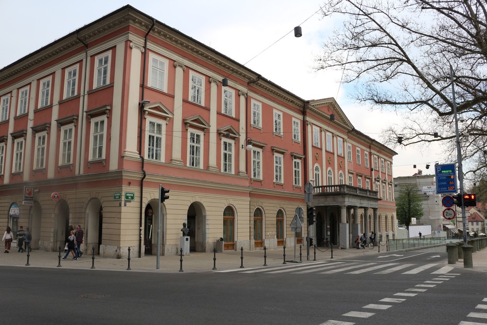 Casino Gebouw (Voormalige Italiaanse Hoofdkwartier)