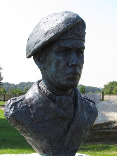 Monument Luitenant-kolonel Terence Otway #2