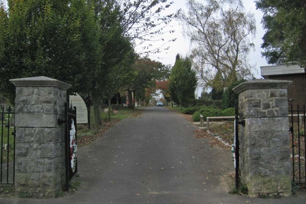 Commonwealth War Graves Bybrook Cemetery #1
